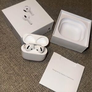 Apple White Wireless Earbuds with Case